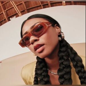 Quay No Envy‎ caramel rectangular edgy wrapped sunglasses new with acrylic case